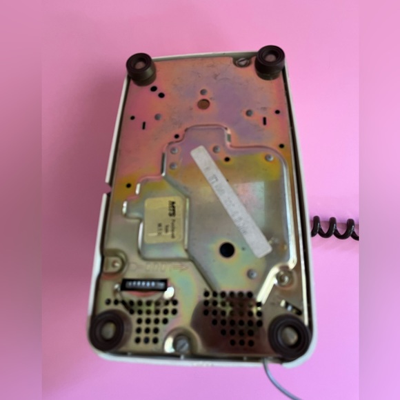 Vintage brown and white telephone from the 1970s in very good working condition. - Picture 3 of 5